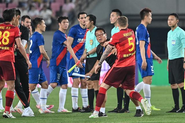 雄鹿终结3连败送黄蜂10连败 猛龙送火箭3连败